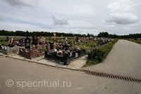 Территория кладбища